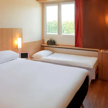 Ibis Roanne Restaurant Hotell 3*